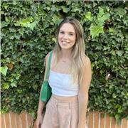 Profesora de apoyo escolar de alumnos de infantil y primaria